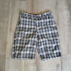 DC Men's Plaid Flat Front Shorts Size 27 White Grey Skateboarding